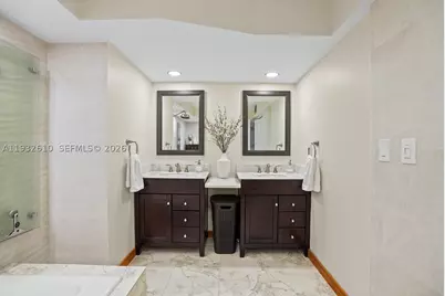 6423 Collins #1005, Miami Beach, FL 33141 - Photo 17