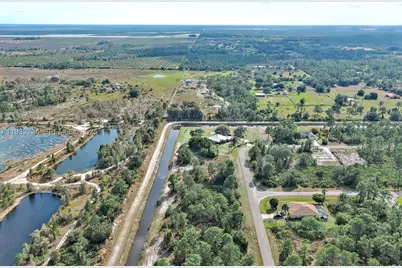 1261 Naples Ave S, Fort Myers, FL 33913 - Photo 3