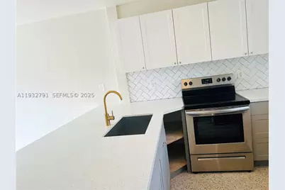 910 SW 4th #3, Miami, FL 33130 - Photo 7