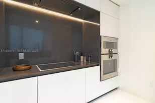 300 Biscayne Blvd, Miami, FL 33131 - Photo 9