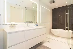 300 Biscayne Blvd, Miami, FL 33131 - Photo 11