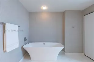 17301 Biscayne, North Miami Beach, FL 33160 - Photo 23