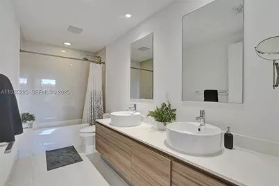 121 NE 34th #902, Miami, FL 33137 - Photo 23