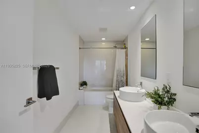 121 NE 34th #902, Miami, FL 33137 - Photo 9