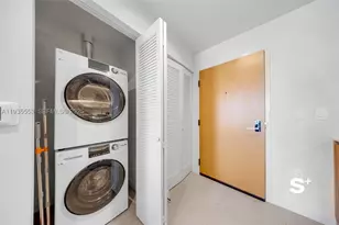 11 NE 6th, Miami, FL 33132 - Photo 7