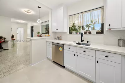 7517 Cutlass, North Bay Village, FL 33141 - Photo 9