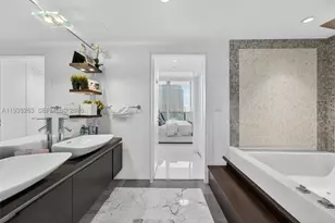 200 Biscayne Blvd, Miami, FL 33131 - Photo 13
