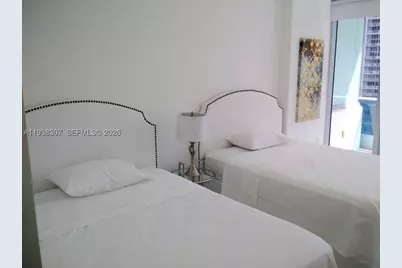 200 Biscayne Boulevard #906, Miami, FL 33131 - Photo 9
