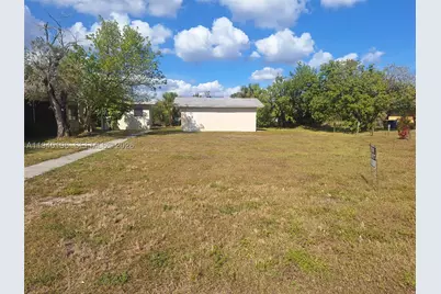 245 E Parkway, Other Fl City, FL 33904 - Photo 3