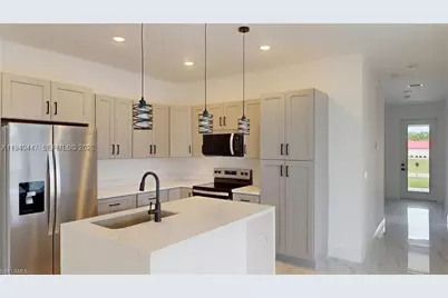 2045 Carver, Fort Myers, FL 33916 - Photo 3