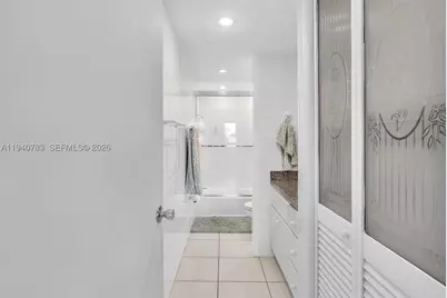 5005 Collins #824, Miami Beach, FL 33140 - Photo 5