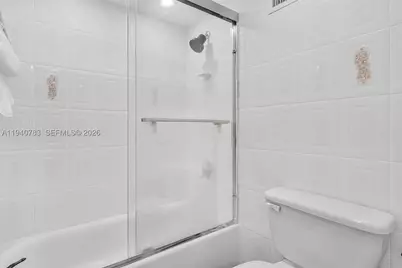 5005 Collins #824, Miami Beach, FL 33140 - Photo 7
