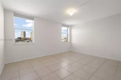 437 Golden Isles #4D, Hallandale Beach, FL 33009 - Photo 15