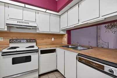 114 Lake Emerald #104, Oakland Park, FL 33309 - Photo 5