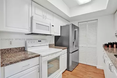 90 Alton #807, Miami Beach, FL 33139 - Photo 7