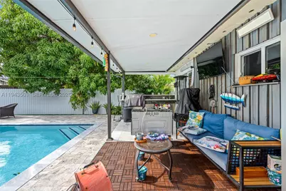 864 E 29th, Hialeah, FL 33013 - Photo 7