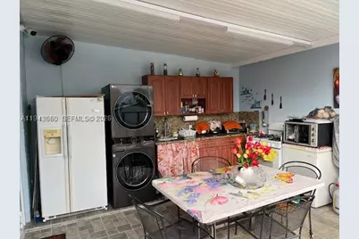 4211 W 10th, Hialeah, FL 33012 - Photo 13