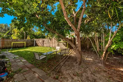8950 Harding, Surfside, FL 33154 - Photo 27