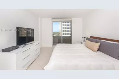 5555 Collins #9U, Miami Beach, FL 33140 - Photo 11