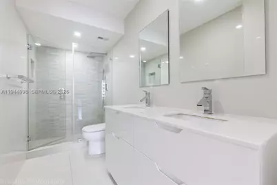 5555 Collins #9U, Miami Beach, FL 33140 - Photo 9