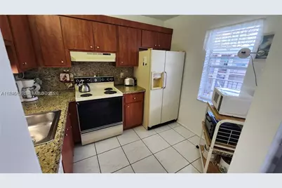2821 Somerset #400, Lauderdale Lakes, FL 33311 - Photo 3