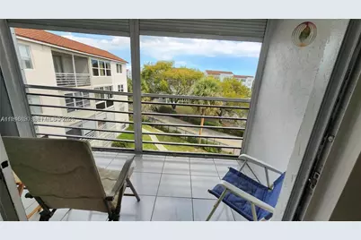 2821 Somerset #400, Lauderdale Lakes, FL 33311 - Photo 7