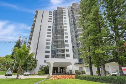 20100 W Country Club #1005, Aventura, FL 33180 - Photo 35