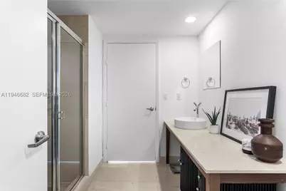 465 Brickell #5505, Miami, FL 33131 - Photo 15