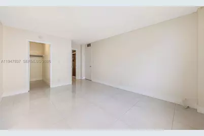 430 Golden Isles #707, Hallandale Beach, FL 33009 - Photo 7