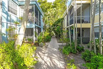 320 SE 10th #D, Pompano Beach, FL 33060 - Photo 1