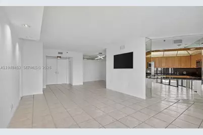 20281 E Country Club #405, Aventura, FL 33180 - Photo 9