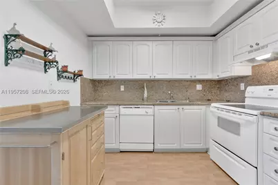 3500 Coral #710, Miami, FL 33145 - Photo 11