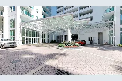 31 SE 5th #2408, Miami, FL 33131 - Photo 5