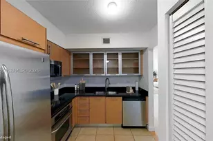 31 SE 5th, Miami, FL 33131 - Photo 17
