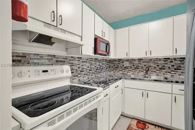 1555 W 44th #305, Hialeah, FL 33012 - Photo 11
