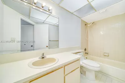 8290 Lake #236, Doral, FL 33166 - Photo 25