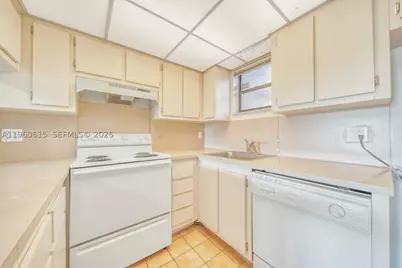 8290 Lake #236, Doral, FL 33166 - Photo 21