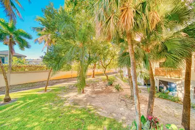 8290 Lake #236, Doral, FL 33166 - Photo 5