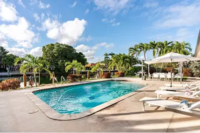 636 Hibiscus, Hallandale, FL 33009 - Photo 9