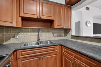 134 SW 7th #404, Miami, FL 33130 - Photo 9