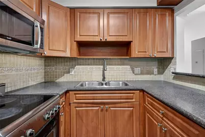 134 SW 7th #404, Miami, FL 33130 - Photo 7