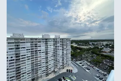 18051 Biscayne #PH05, Aventura, FL 33160 - Photo 3