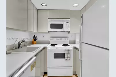 21150 Point #305, Aventura, FL 33180 - Photo 3