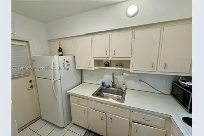 6580 Santona #A38, Coral Gables, FL 33146 - Photo 3