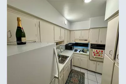 6580 Santona #A38, Coral Gables, FL 33146 - Photo 5