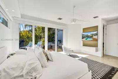 1662 Diplomat, Miami, FL 33179 - Photo 35