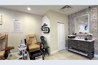 Sw 40, Miami, FL 33165 - Photo 11