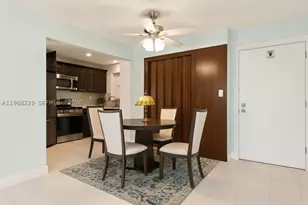 8895 Fontainebleau, Miami, FL 33172 - Photo 9