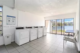 8895 Fontainebleau, Miami, FL 33172 - Photo 25