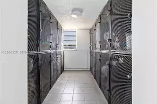 8895 Fontainebleau, Miami, FL 33172 - Photo 27